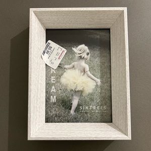BRAND NEW PHOTO FRAMES (4 TOTAL IN BUNDLE)